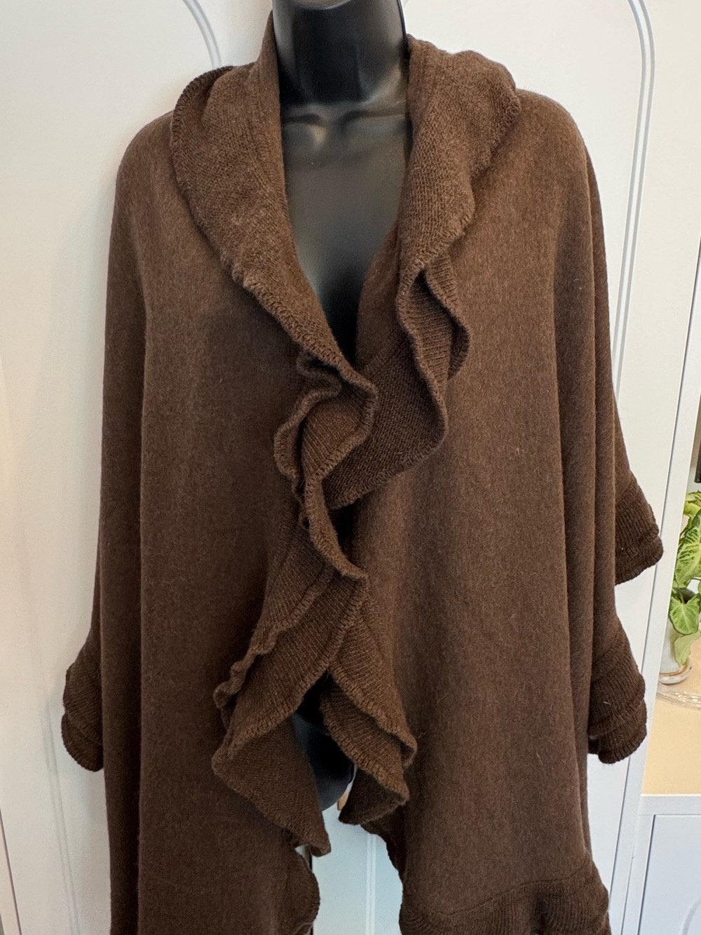 Nordstrom One Size Brown 100% Wool Ruffle Wrap Shawl Scarf Ruana